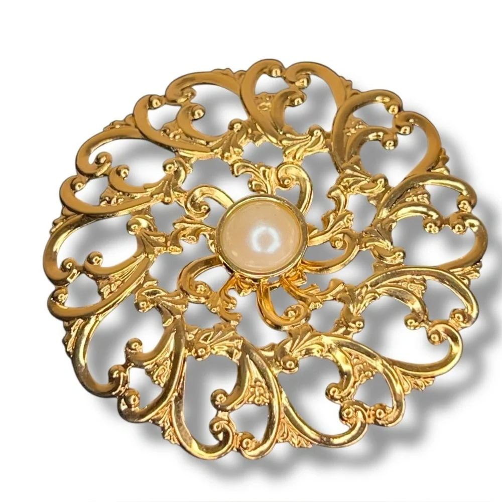 Vintage Avon Gold Tone Faux Pearl Round Filigree Brooch Pin Ornate Filigree